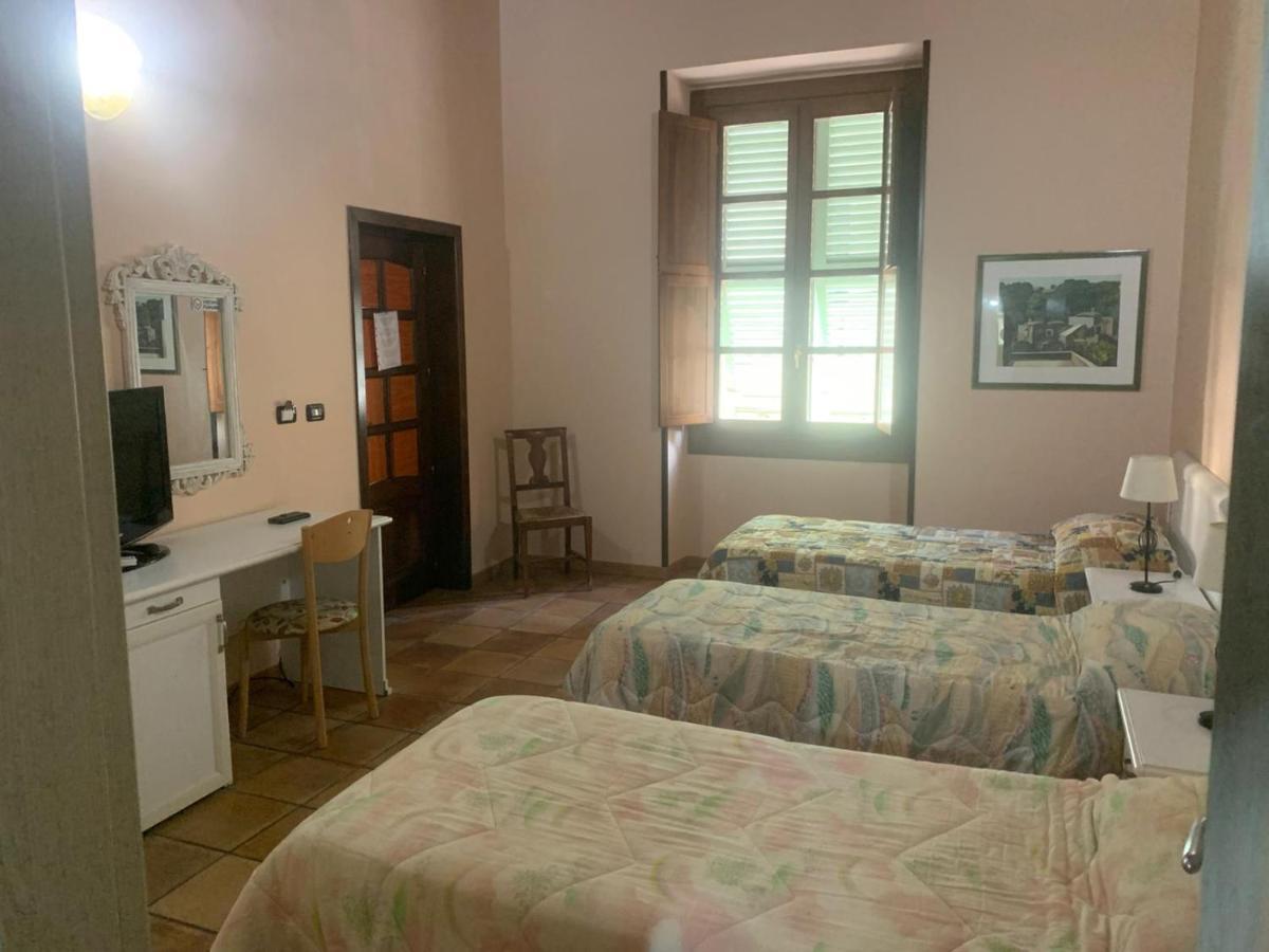B&B Julia'S Friends Sassari Exteriör bild