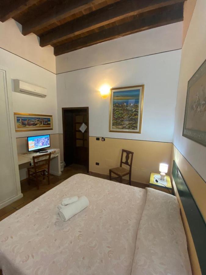 B&B Julia'S Friends Sassari Exteriör bild